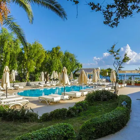 Dragut Point North Resort 3*