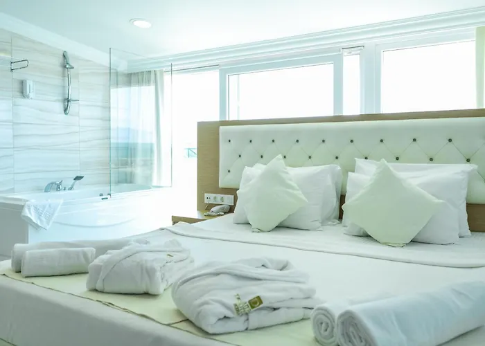 Dragut Point North Resort 3*